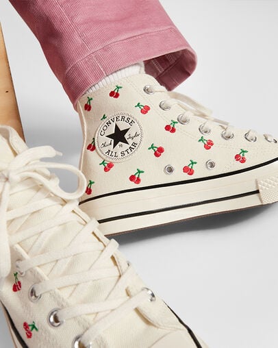 𝐂𝐡𝐮𝐜𝐤 𝐓𝐚𝐲𝐥𝐨𝐫 𝟕𝟎 ℂ𝕙𝕖𝕣𝕣𝕪 𝕠𝕟 🍒